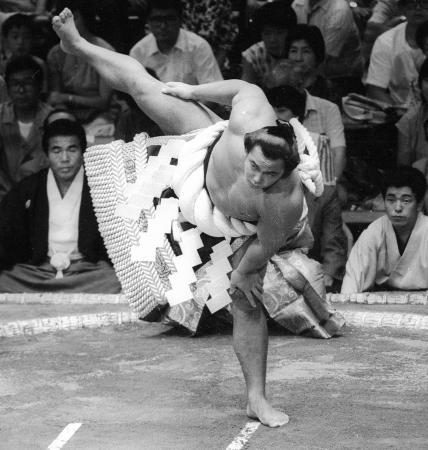 元横綱の千代の富士が膵臓がんで死去