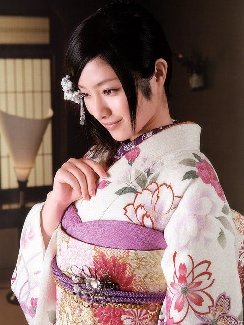 石原さとみ艶やかな着物姿にうっとり