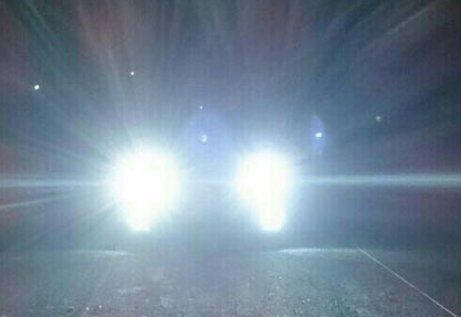 車のライトのハイビームと下向き走行のロービームで視野の違いの検証
