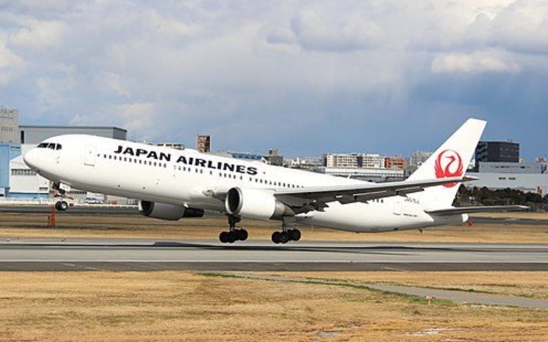 全日空機の左エンジンが停止して飛行困難になり成田空港に緊急着陸