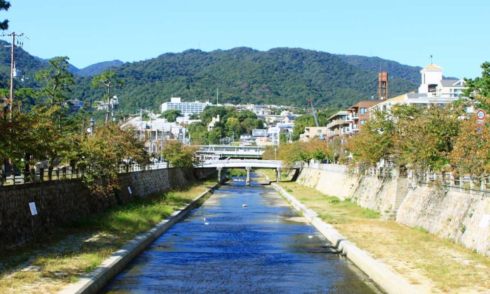 兵庫県芦屋市にある芦屋川で男性の遺体が見付かる事件か事故
