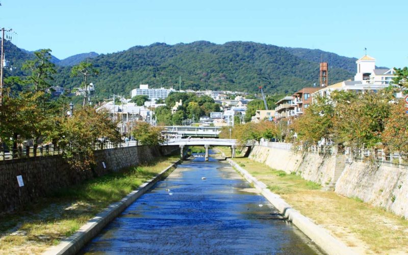 兵庫県芦屋市にある芦屋川で男性の遺体が見付かる事件か事故