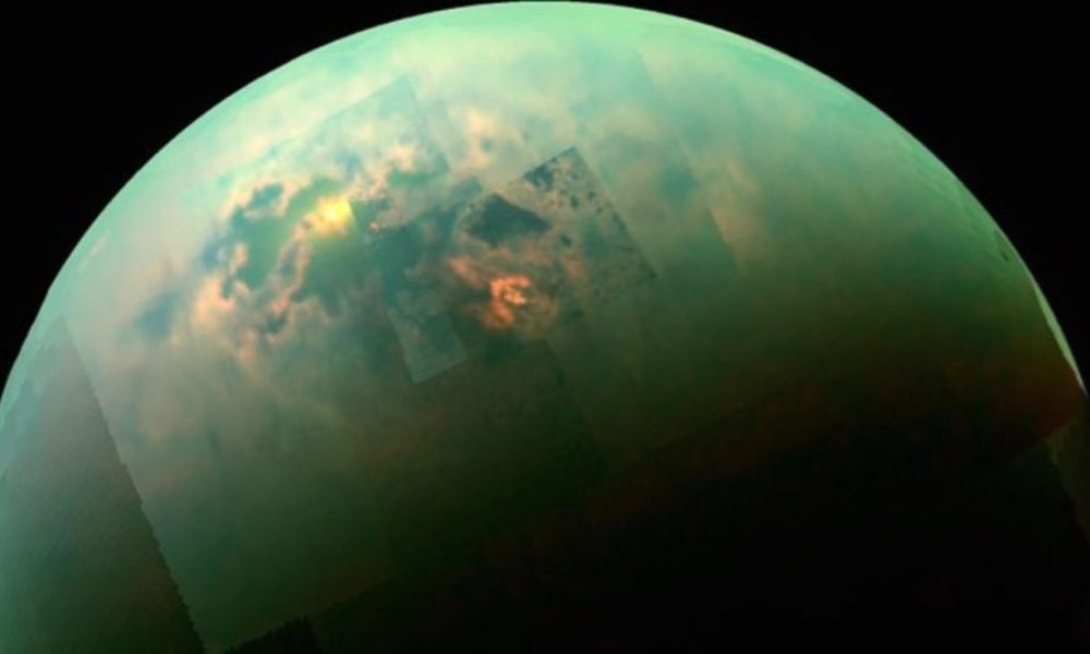 土星の第六惑星で最大とされる衛生タイタンで湖のようなものが発見される