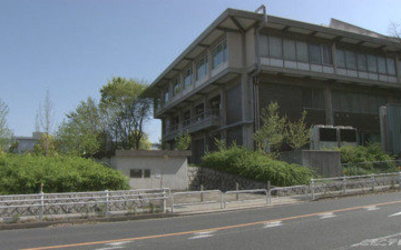 名古屋市千種区高峯町の駐車場で頭から血を流して倒れている男性