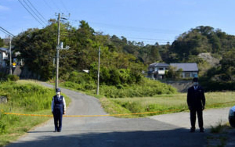 千葉県館山市の住宅で三歳の女児が首を絞められ死亡