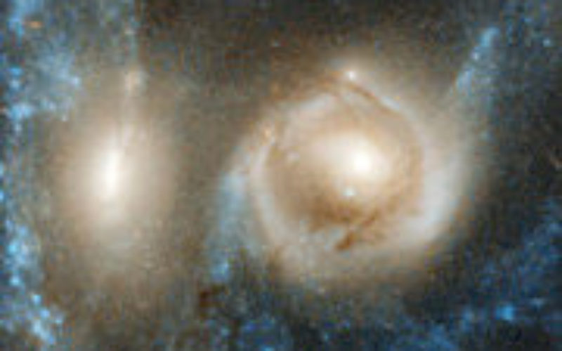 宇宙の亡霊7億光年先で銀河衝突ハッブル