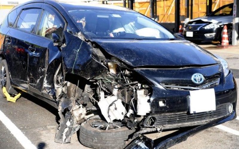 一宮警察署の巡査長が酒を飲んで車を運転し物損事故を起こして逃走