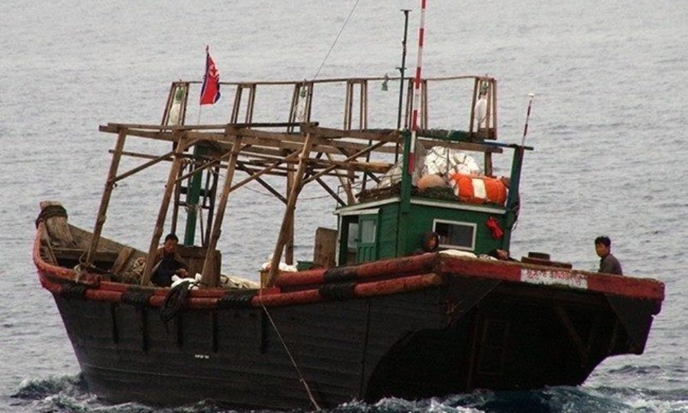 北朝鮮の漁船内で16人の乗組員を殺害した朝鮮人の男らを国外追放