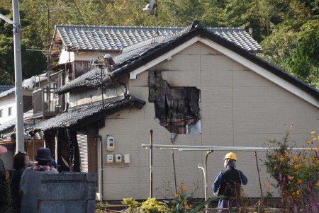山口県下関市の住宅で火災が発生して焼け跡から2人の子供の遺体が発見された