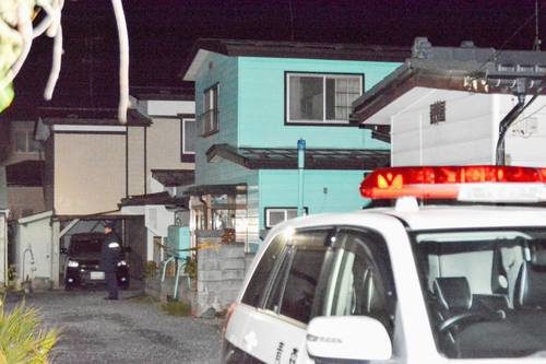 青森県八戸市にある住宅の玄関先で死亡していた高齢女性の遺体