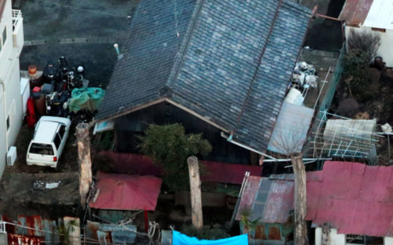 埼玉県深谷市にある借家の敷地にシートに包まれた白骨化した3遺体
