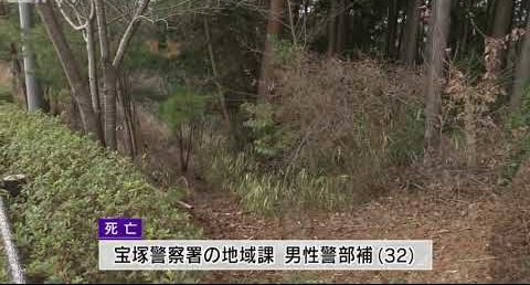 兵庫県三田市けやき台にある雑木林の中で首を吊っている男性の遺体