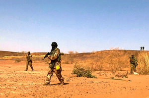 西アフリカのニジェールで武装集団が軍事施設を襲撃して25人が死亡