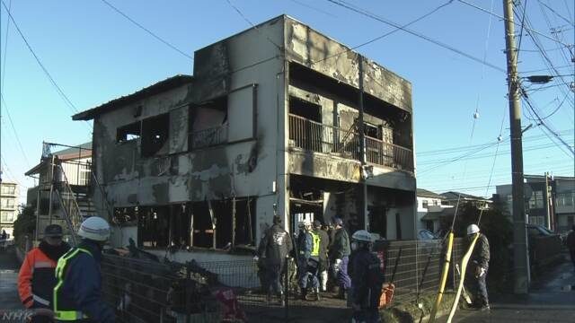 千葉県流山市の二階建てアパートから出火して焼け跡から3人の遺体