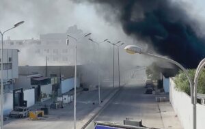 リビアの首都トリポリにある士官学校に空爆があり28人が死亡2
