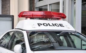 神奈川県警が保護していた泥酔の男性を送り届けている自宅で急性硬膜下血腫に罹って死亡