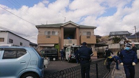 広島県福山市近辺町道上にある会社寮のアパート内で男性の遺体