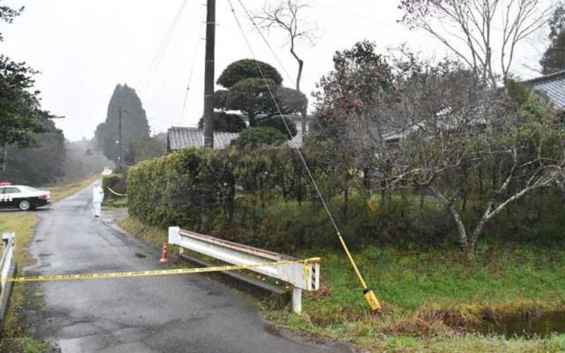 宮崎県西都市にある住宅の室内で2人の男性が刺殺されている遺体2