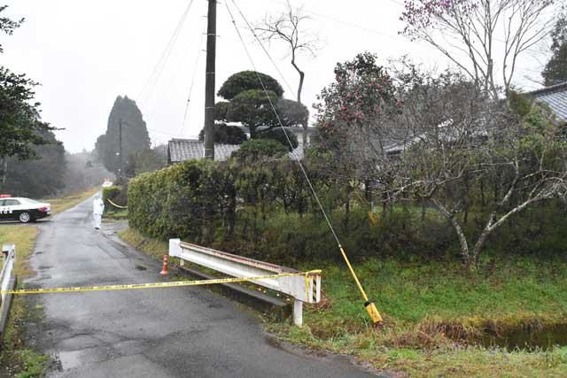 宮崎県西都市にある住宅の室内で2人の男性が刺殺されている遺体2