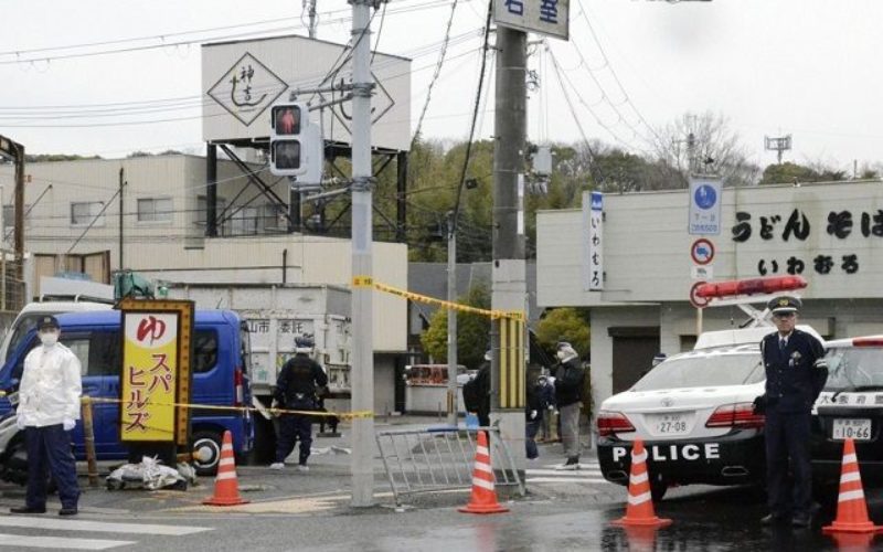 大阪狭山市の路上で外国人風の男に待ちぶされて現金を奪おうと背後から男性を襲撃