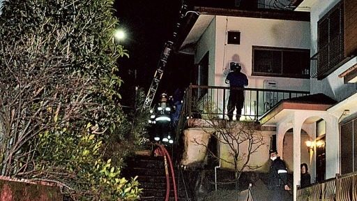 静岡県長泉町下土狩にある住宅の玄関先で刺殺された高齢女性