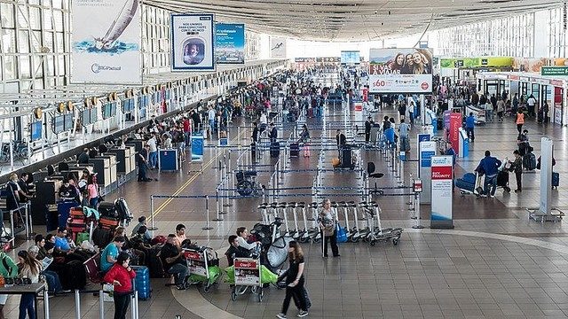 南米チリの首都サンティアゴ空港で武装集団が輸送車の13億円強奪