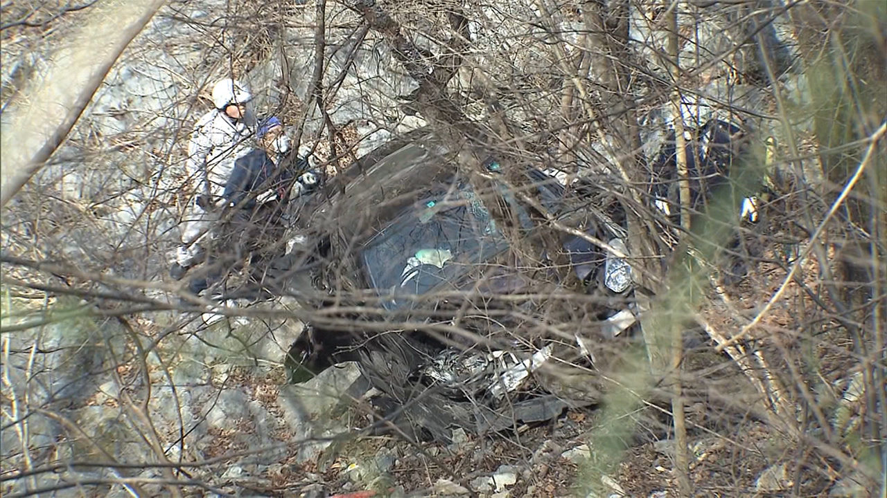 埼玉県秩父市大滝にある国道で崖下に車が転落して2人が死亡