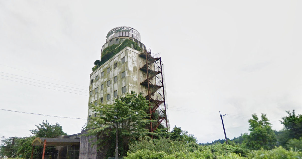 宮崎県えびの市にある廃墟のホテルの室内の中で性別が不明ないた遺体