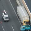 大阪府枚方市にある第二京阪道路で小型トラックと大型が絡む事故