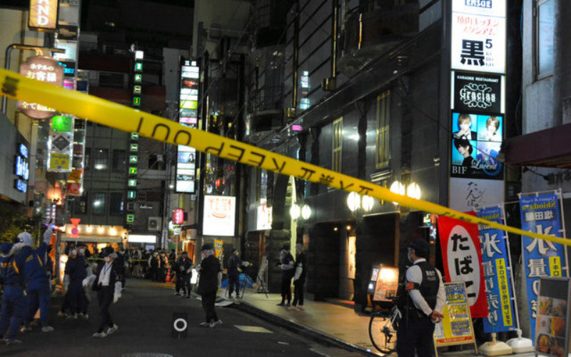 東京都新宿区歌舞伎町の飲食店に探偵業の男らが押し入り店員を襲撃
