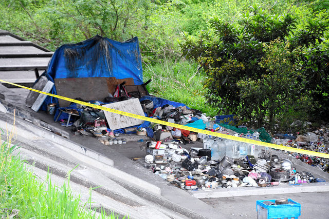 岐阜市の河渡橋付近の堤防で男性が複数人に投石や暴行を加えられ死亡