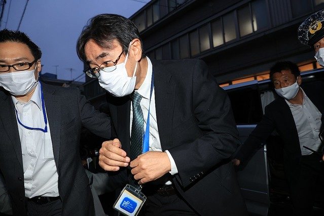 東京高検元検事長と新聞社に務めている社員が自宅で卓を囲んで賭け麻雀