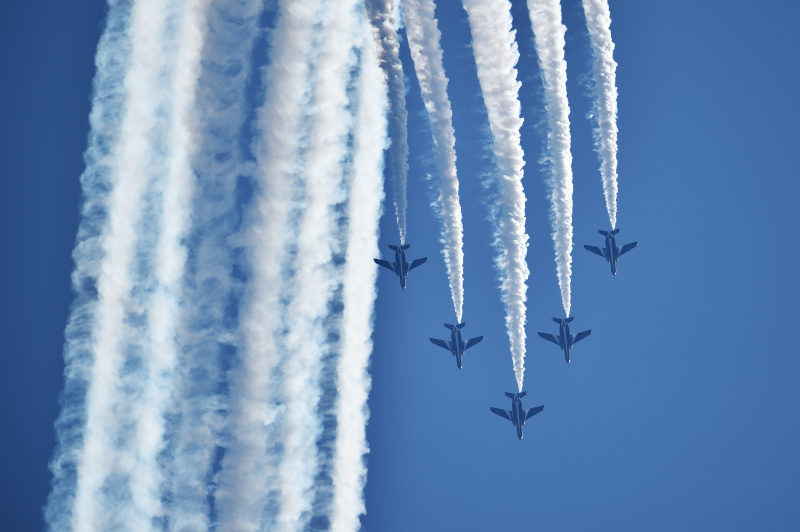 カナダ空軍所属のアクロバット飛行隊が乗る機体が墜落して1人が死亡
