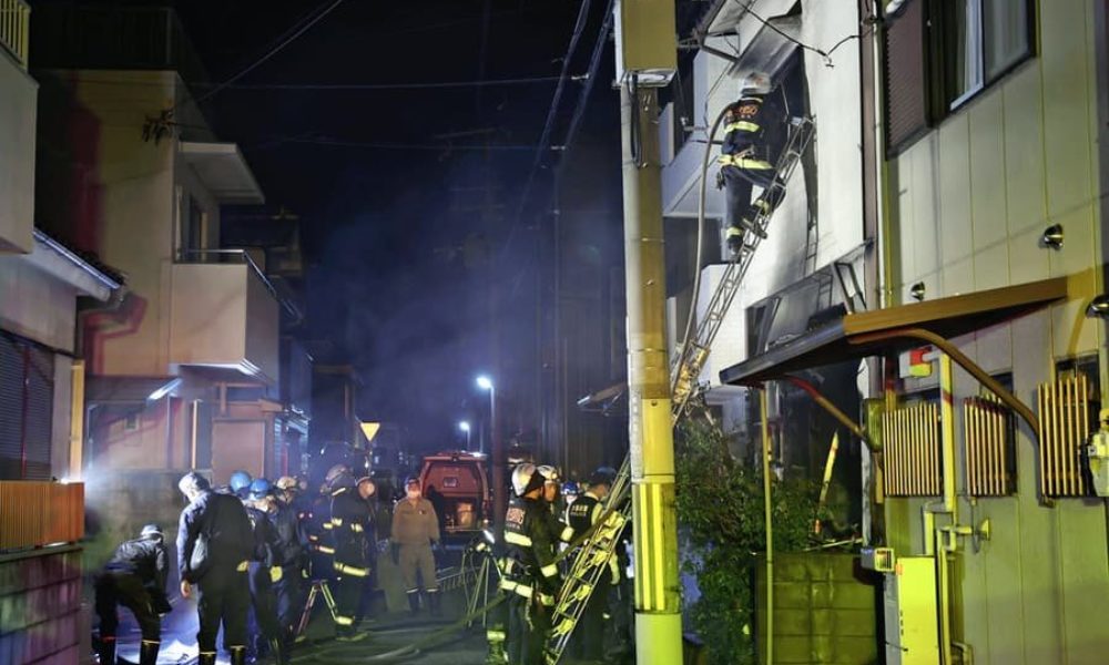 大阪府吹田市にある住宅火災で消し止められた焼け跡から1人の遺体