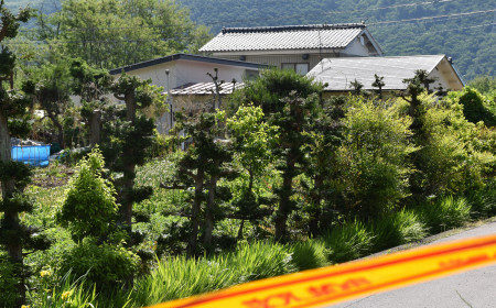 長野県坂城町の住宅で住人の男女を拳銃で殺害して自殺した暴力団関係者