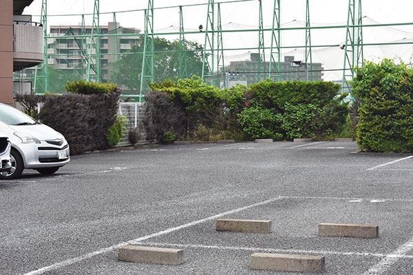 埼玉県和光市にあるマンション駐車場で軽ワゴン車から男性の遺体
