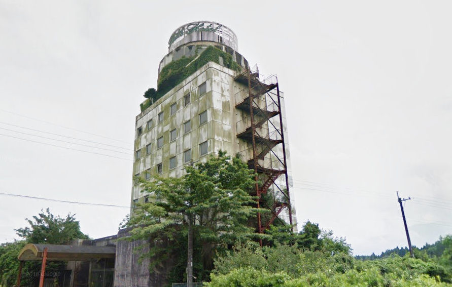 宮崎県えびの市にある廃墟のホテルの室内の中で性別が不明ないた遺体