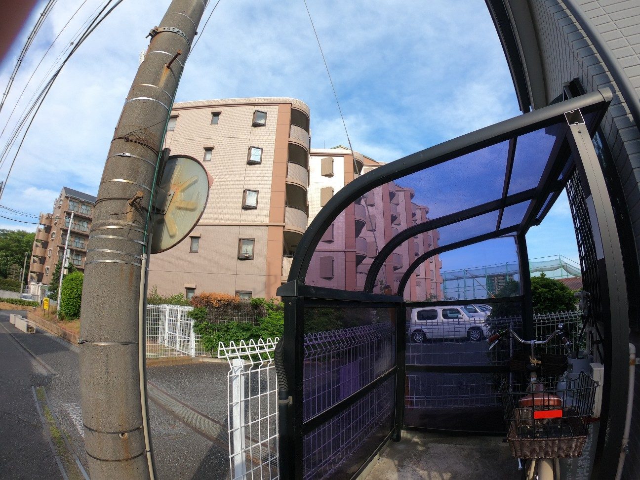 埼玉県和光市のマンション駐車場に止められた車の中から男性の遺体