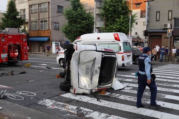 京都市左京区川端通りの交差点で逃走車両が多重事故