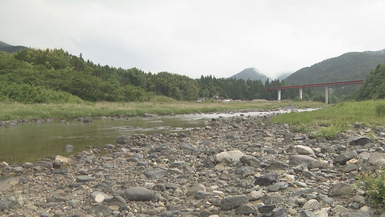 岐阜県中津川市付知町の藤川橋付近の付知川で女性の遺体