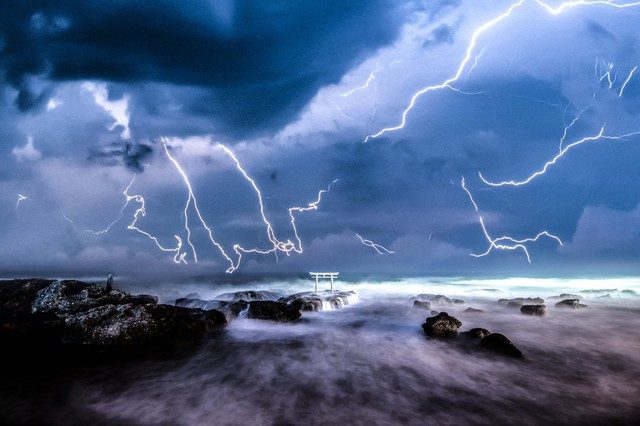 インドの各地域で落雷が発生した影響で107人が死亡