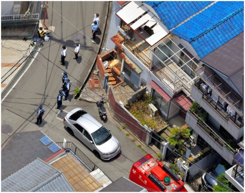 兵庫県宝塚市の密集している住宅地で4人が殺傷されるボウガン事件
