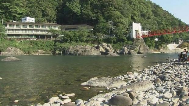 岐阜県美濃市の長良川で遊んでいた子供を助けようとした父親が溺死