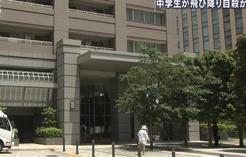 東京都新宿区にある高層マンションから飛び降りた中学生