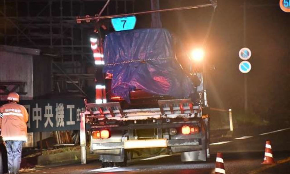 秋田県の国道で軽乗用車が歩道に乗り上げ車内から母娘の遺体2