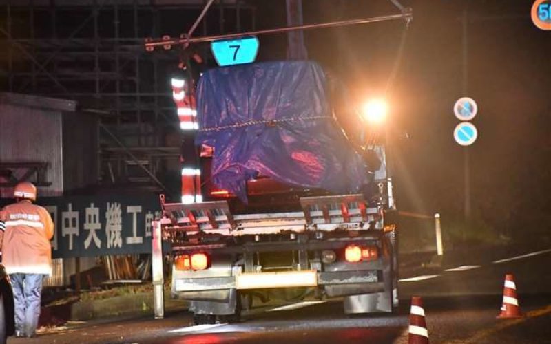 秋田県の国道で軽乗用車が歩道に乗り上げ車内から母娘の遺体2