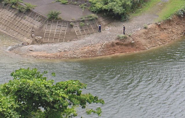 福井県坂井市にある龍ヶ鼻ダムの水上に浮いていた男性の殺傷遺体