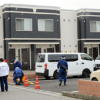 長野県飯田市松尾新井にあるアパートで首を絞められて殺害されている男性の遺体