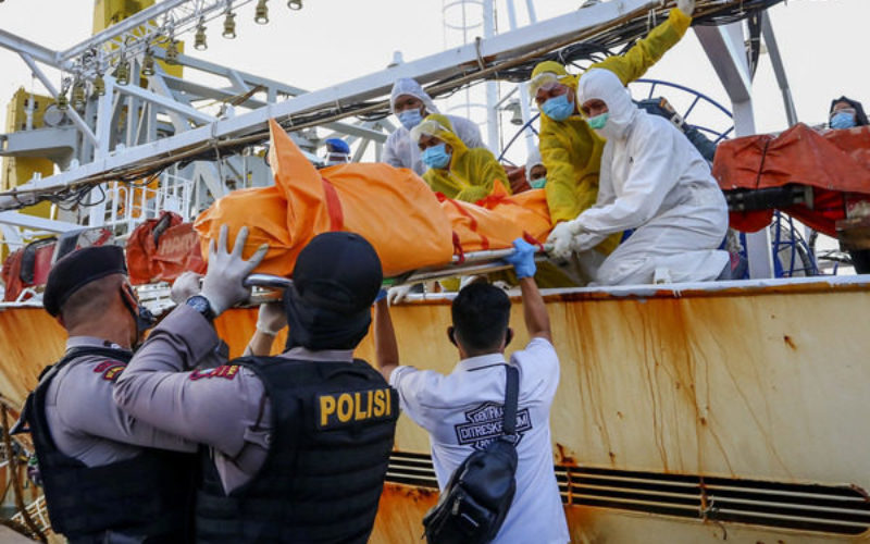 中国漁船から冷凍にされたインドネシア人の遺体