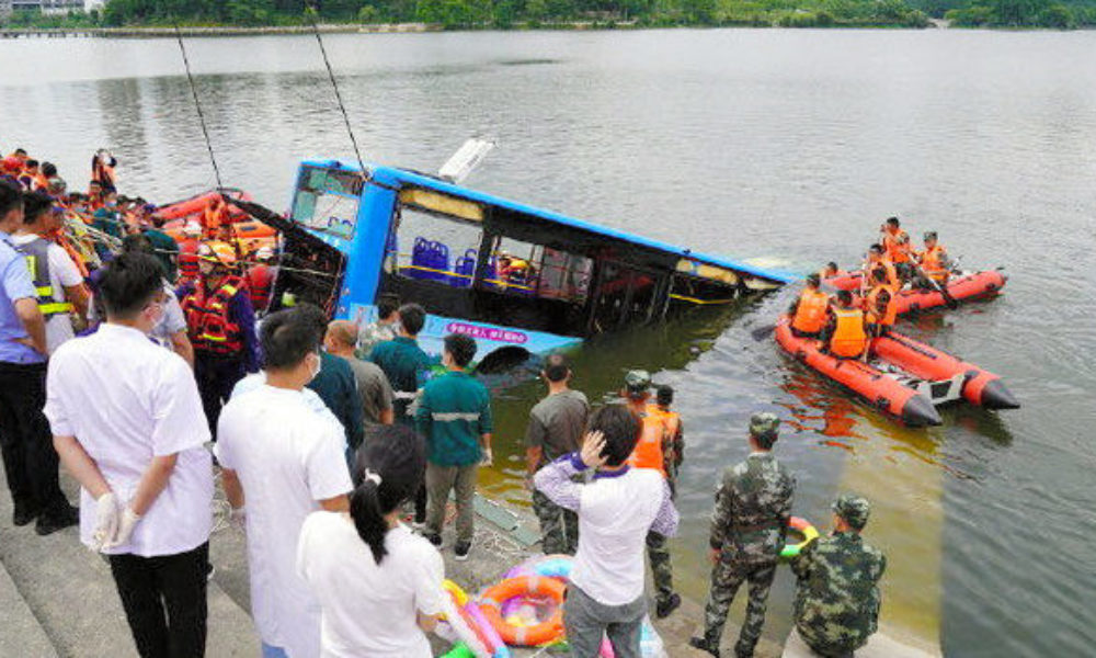 中国の貴州省で路線バスが貯水池に転落した事故は運転手の道連れ自殺？